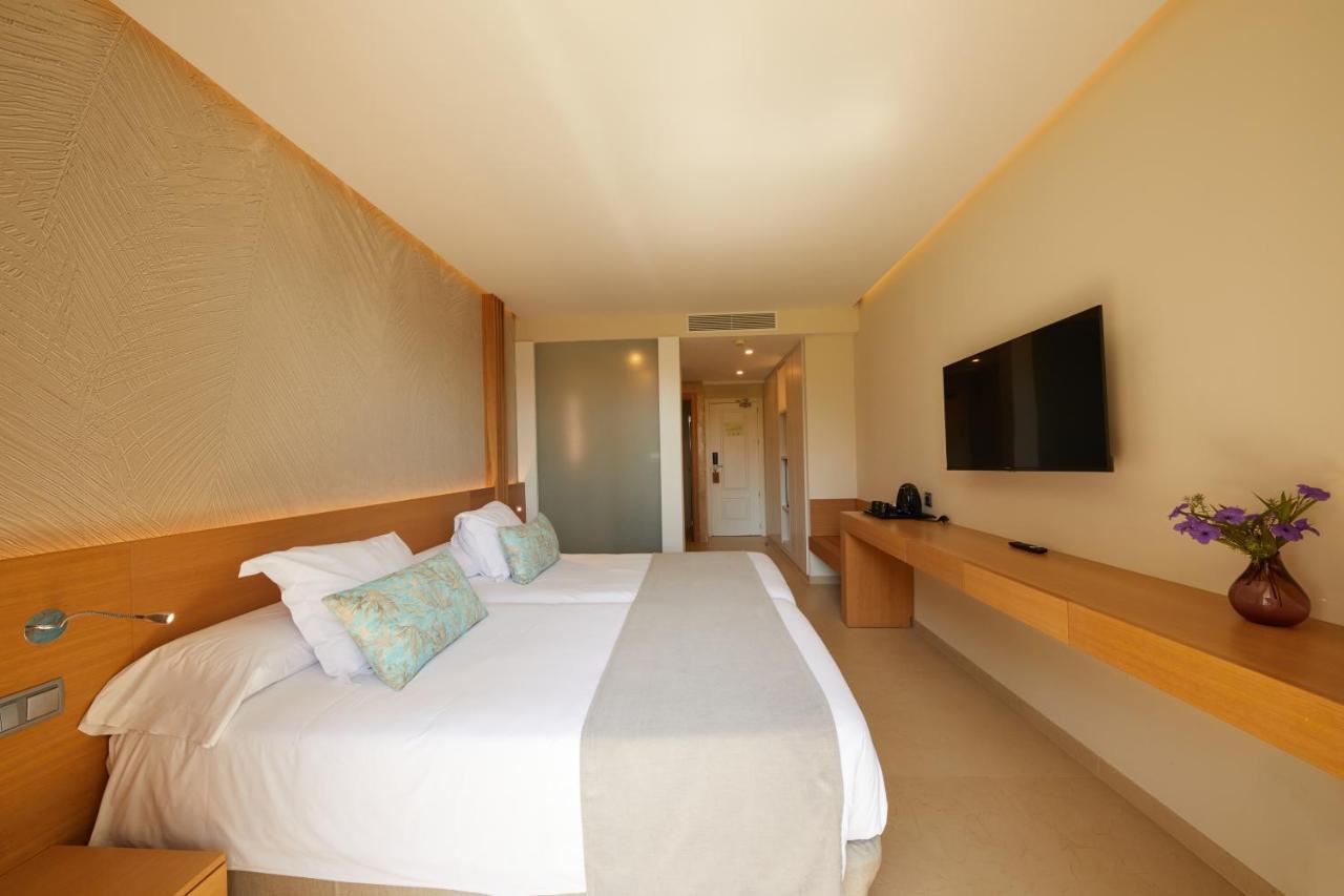 Twin Room (1 Adult)
